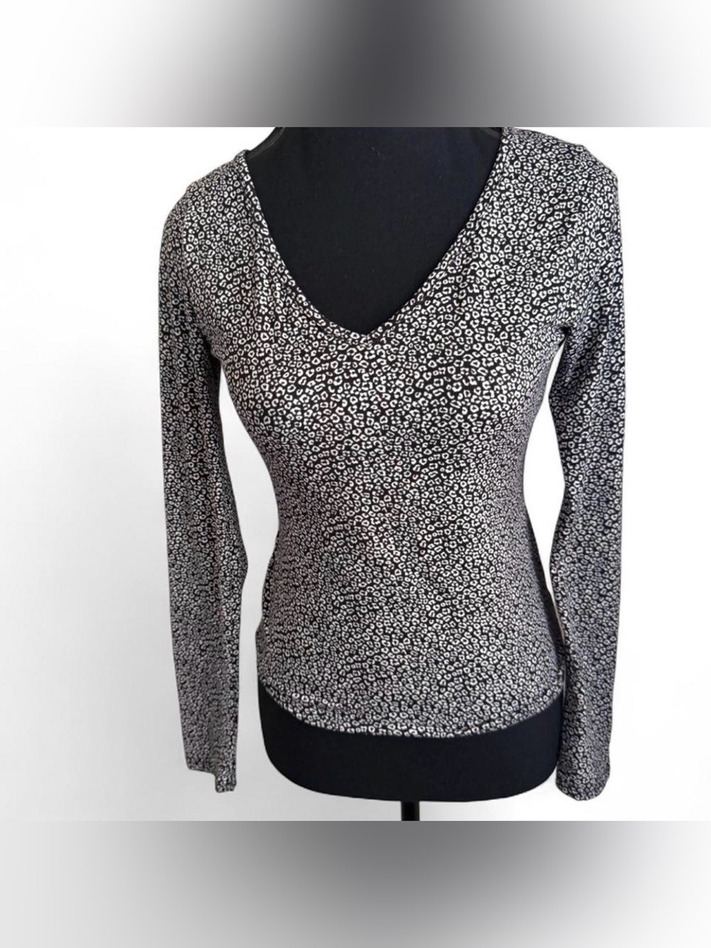 Gaze women’s Black and White Leopard Print V-Neck Long Sleeve Top size xs